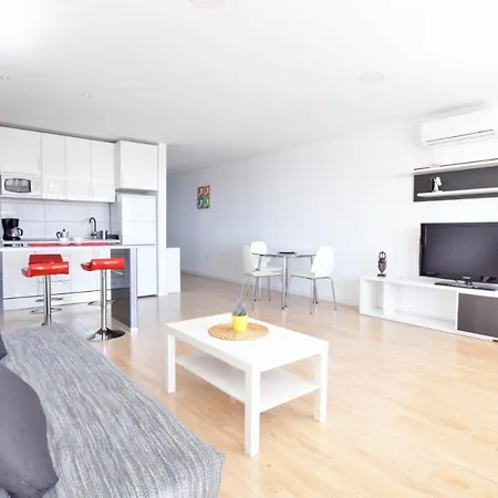 Lägenhet Delightful With Ac And 500m From Beach