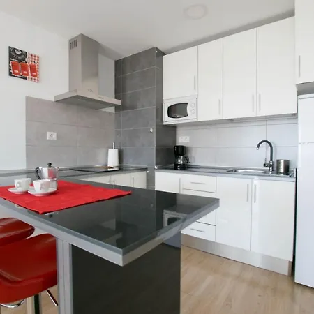 Delightful With Ac And 500m From Beach Lägenhet